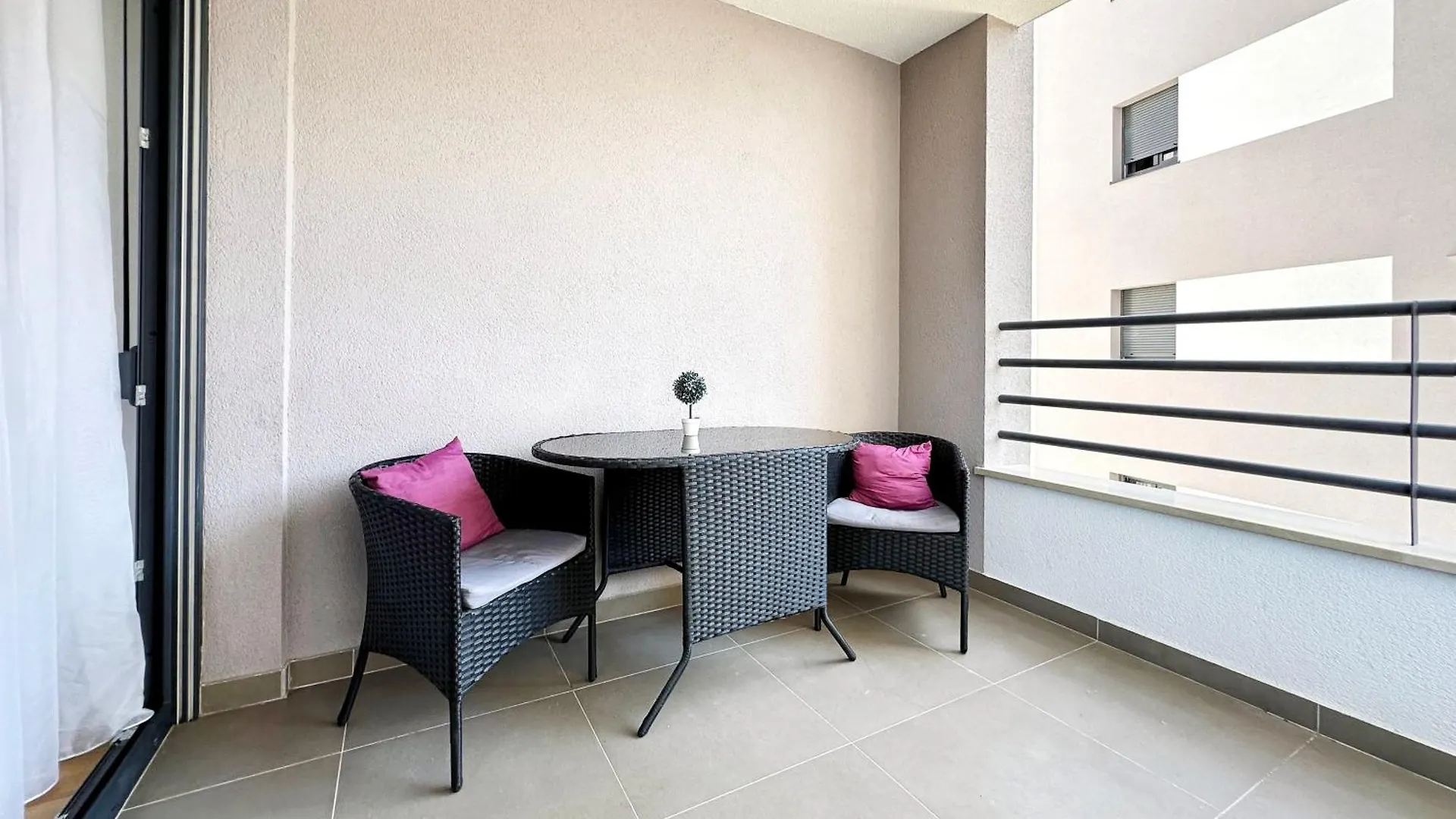 S'Akvarel 1 & 5 - Private Garage Apartment Split