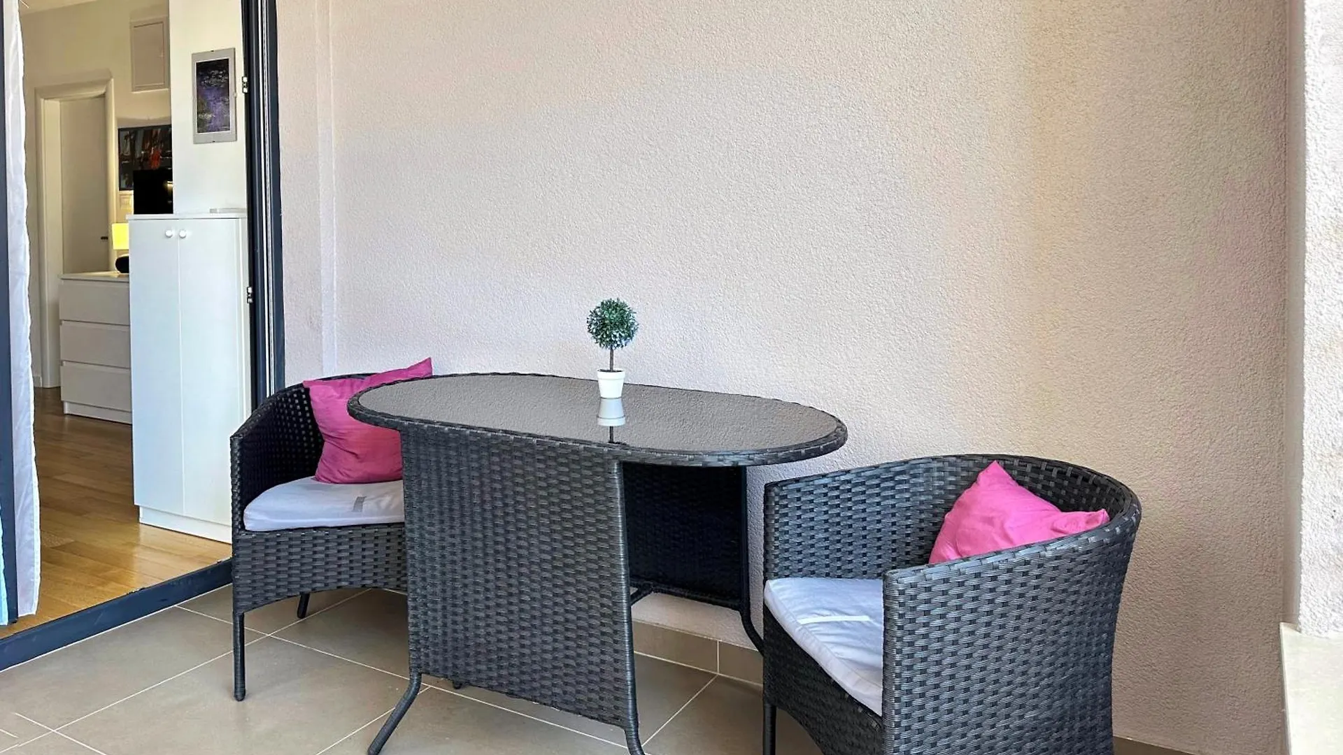 S'Akvarel 1 & 5 - Private Garage Apartment Split