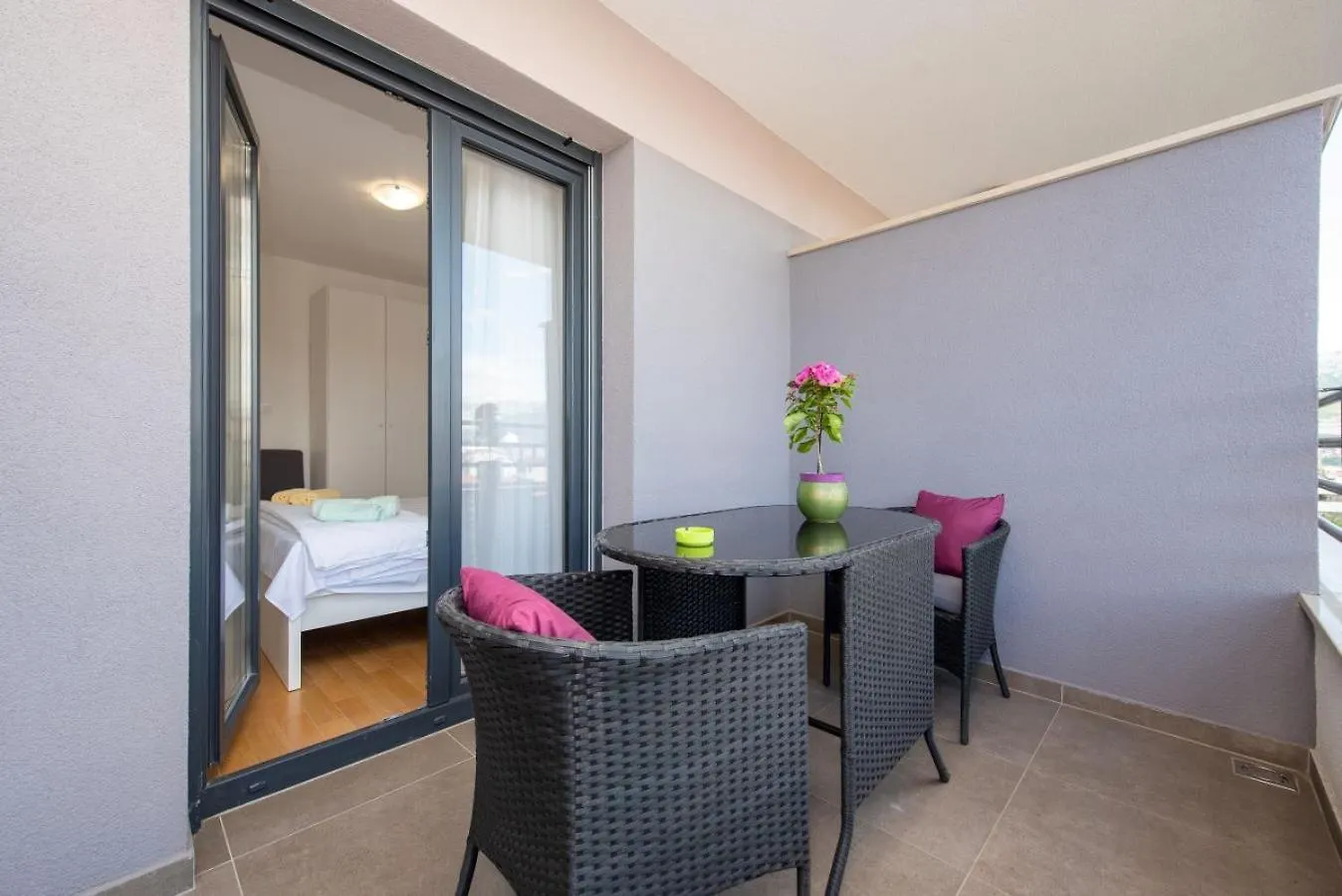 S'Akvarel 1 & 5 - Private Garage Apartment Split